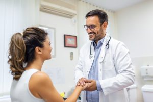 Como melhorar o atendimento aos pacientes por meio da empatia e respeito 1