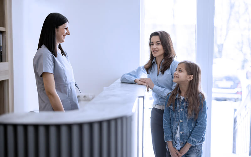 recepcao de consultorio mulheres e crianca