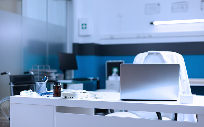 Diferença entre clínica e consultório: saiba identificar os tipos! 2 diferenca entre clinica e consultorio sala vazia