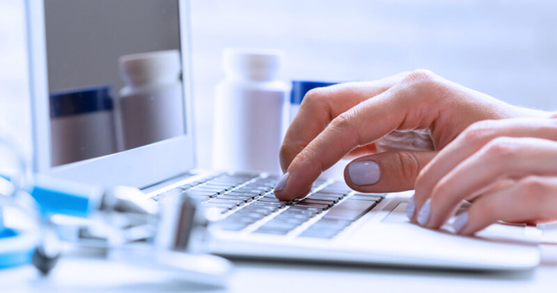 contabilidade online maos sobre teclado