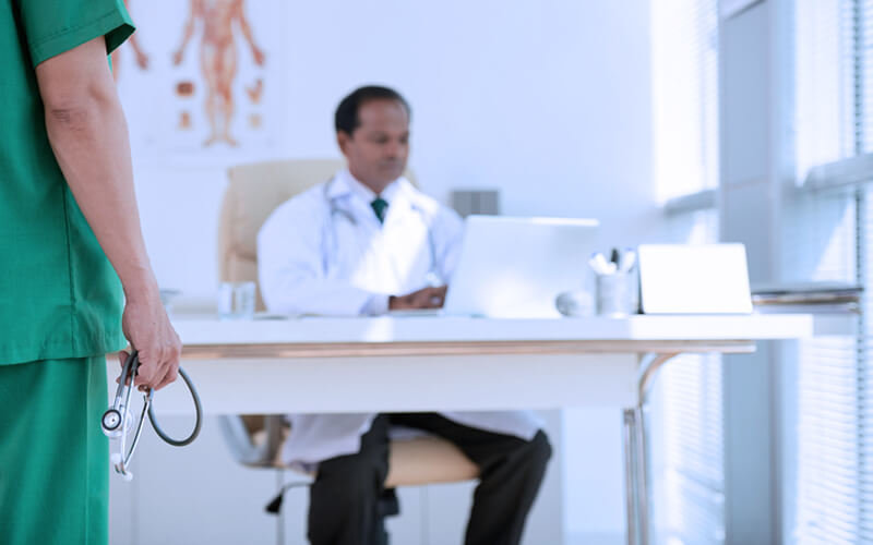 saude publica no brasil medico no consultorio
