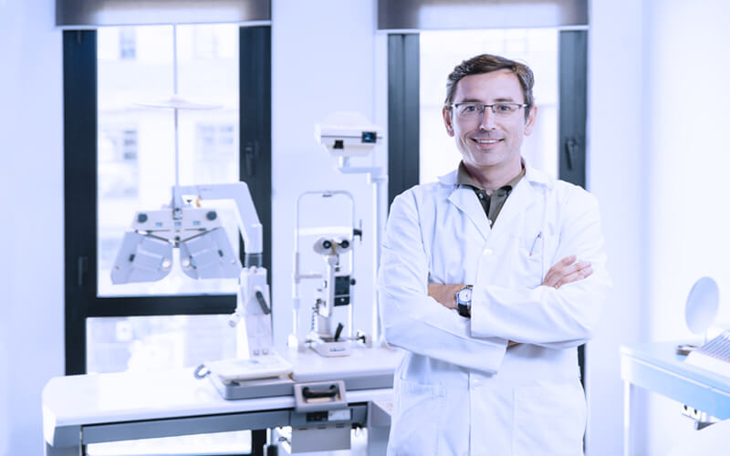 auditoria medica medico sorrindo