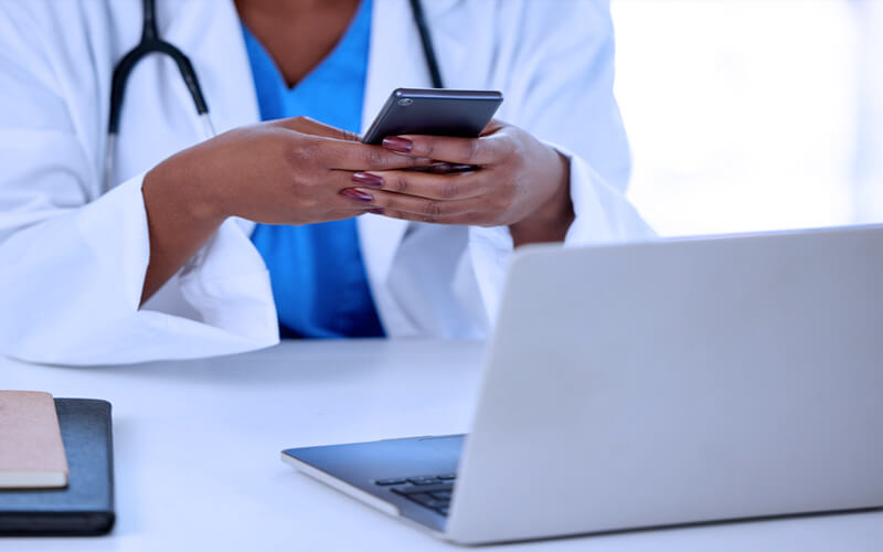 carimbo medico profissional no computador