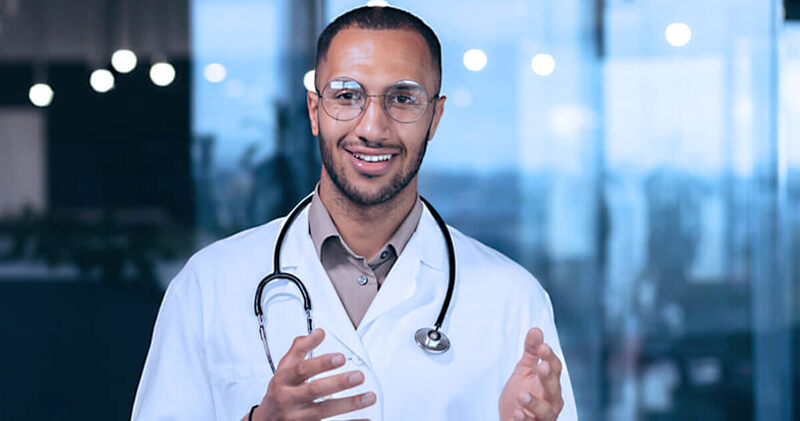 melhores medicos do mundo medico gesticulando