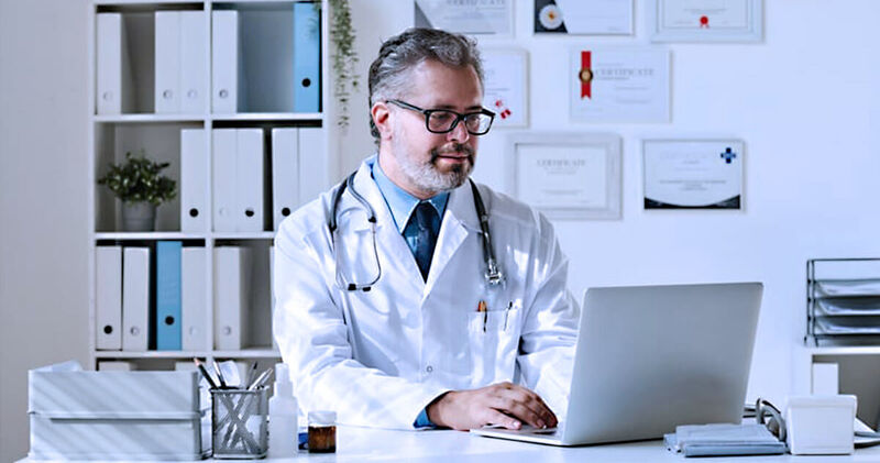 melhores medicos do mundo medico no computador