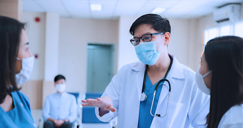 cirurgia robotica medicos