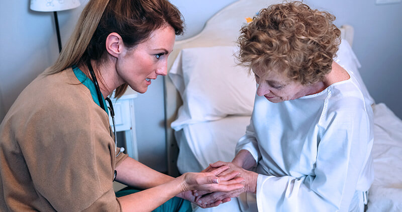 comunicacao medico paciente atendimento senhora