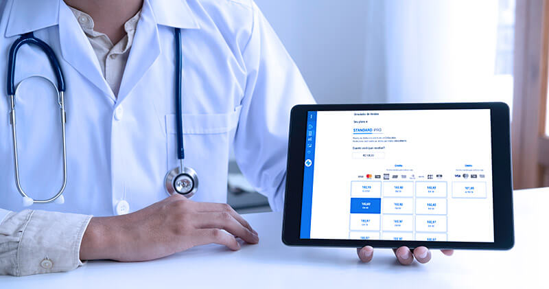 comunicacao medico paciente computador com software iclinic