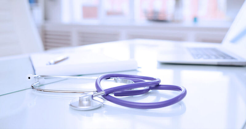 declaracao de comparecimento medico estetoscopio