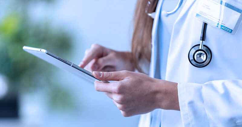 prontuario eletronico medica usando tablet