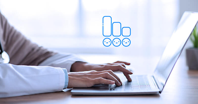 Aprenda como preencher corretamente a queixa principal do seu paciente na anamnese! 7 queixa principal maos medicas no teclado do notebook