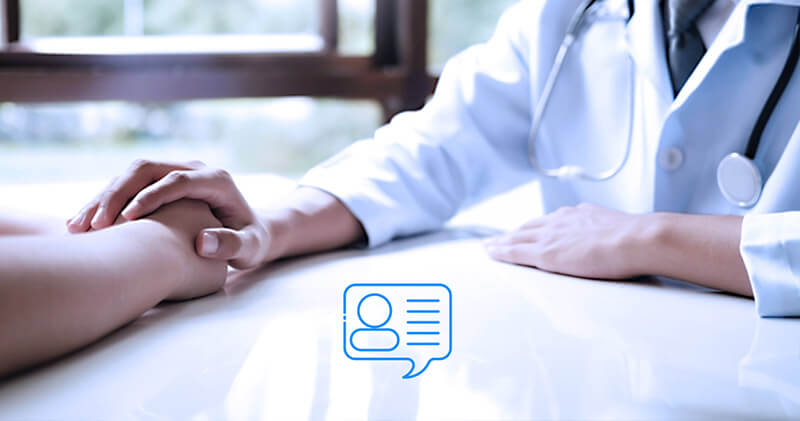 Aprenda como preencher corretamente a queixa principal do seu paciente na anamnese! 3 queixa principal maos sobre o paciente