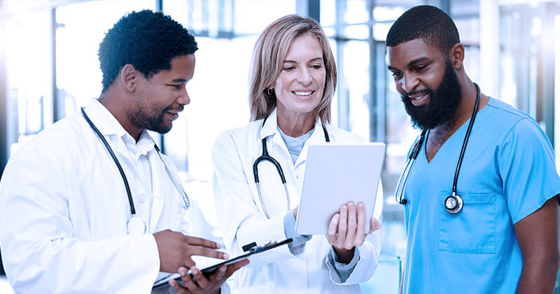 controle de agenda medicos conversando