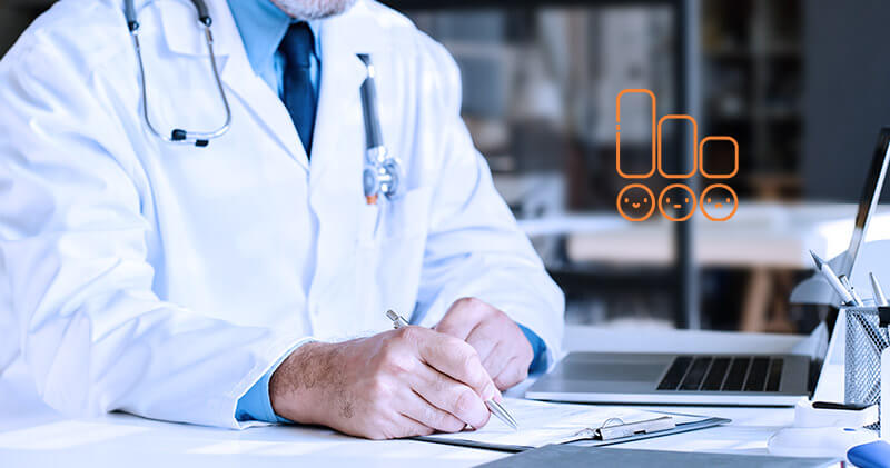 controle de qualidade medico preescrevendo medicamento