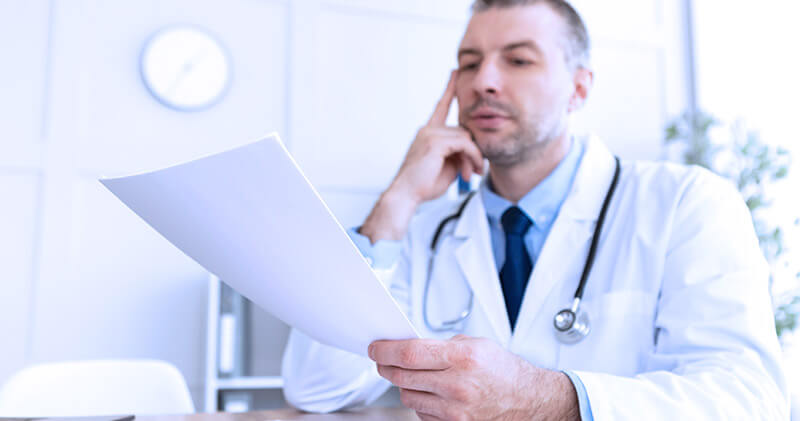 margem de lucro medico olhando relatorio