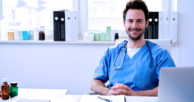 margem de lucro medico sentado