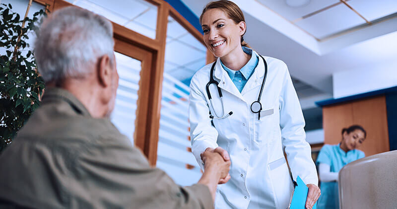 tipos de clinicas medica e paciente idoso