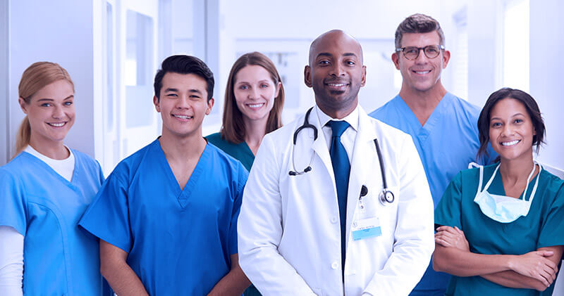 atendimento medico profissionais juntos sorrindo