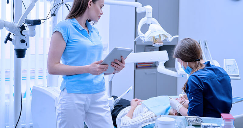 clinica particular dentistas em atendimento