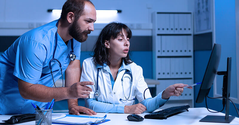 clinica particular profissionais conversando