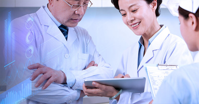 ferramentas de medico profissionais conversando