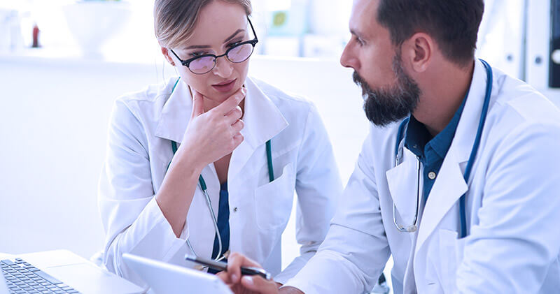 melhorar a comunicacao entre profissionais de saude medicos