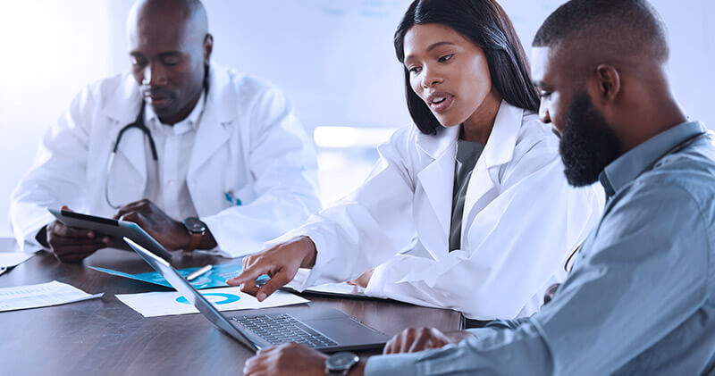 capital de giro medicos conversando