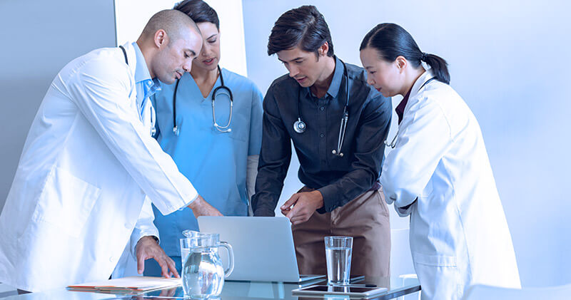 equipe multiprofissional de saude medicos