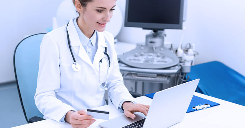 reducao de custos medica com cartao na mao