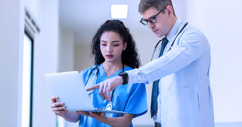 reducao de custos medico analisando custos