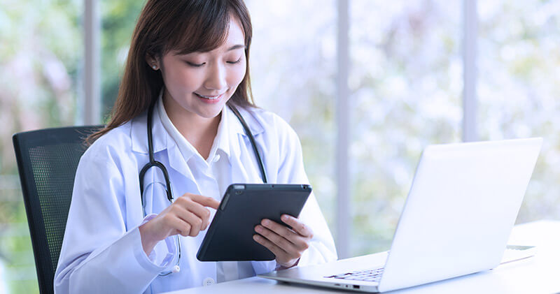 Como fazer o repasse médico para os profissionais da sua clínica ou consultório? 2 repasse medico medica sentada