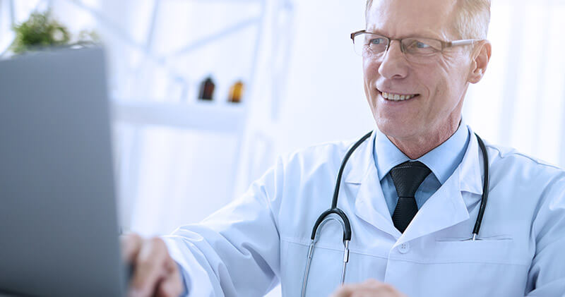 Como fazer o repasse médico para os profissionais da sua clínica ou consultório? 8 repasse medico medico no computador