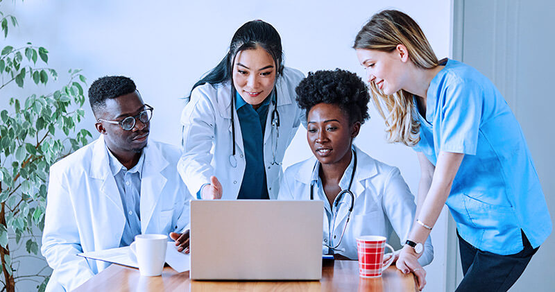 ti na area da saude conversa entre medicos