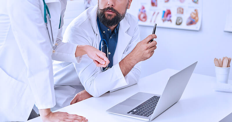 conta poupanca pf e pj medicos conversando
