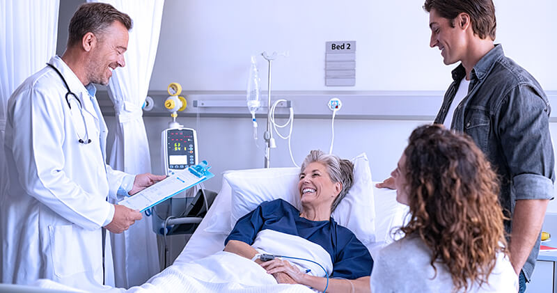 desfecho clinico paciente internado recebendo visita