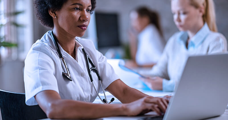 medicina 4.0 profissionais estudando
