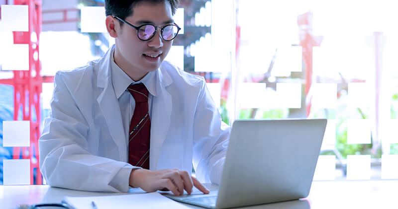 organograma de uma clinica medica homem estudando