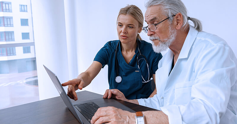 organograma de uma clinica medica medicos conversando