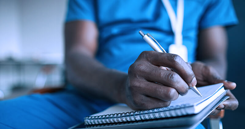 Entenda tudo sobre o exame Revalida INEP! 7 revalida medico estudando