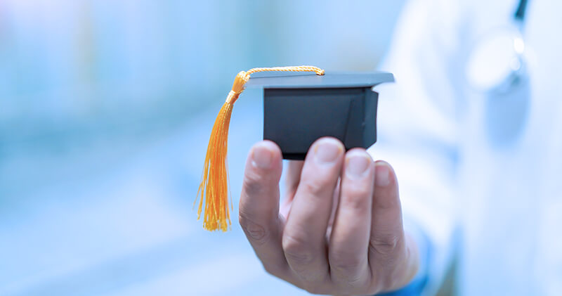 Entenda tudo sobre o exame Revalida INEP! 9 revalida mini capelo