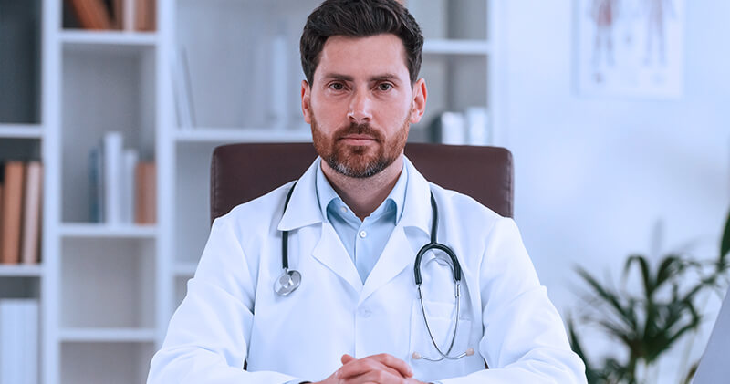 cfm prescricao digital medico sentado