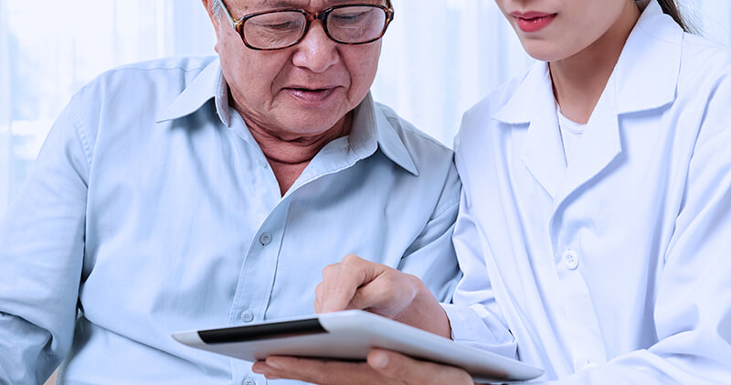 Conheça os principais benefícios do serviço home care e se vale a pena implementá-lo! 11 home care paciente idoso