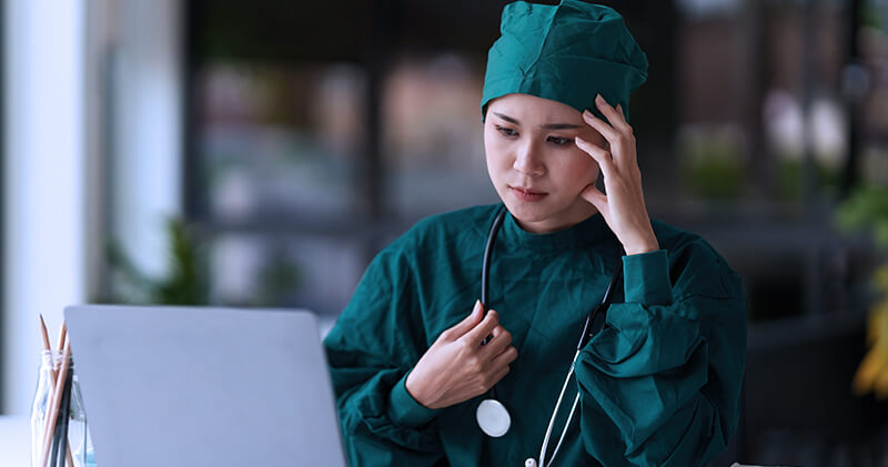 medicos do futuro medica preocupada