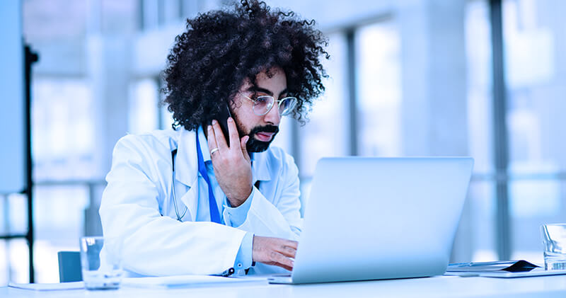 avaliacao do google medico sentado