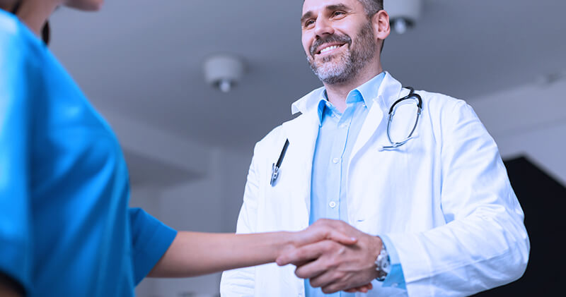 particular ou convenio pessoas conversando