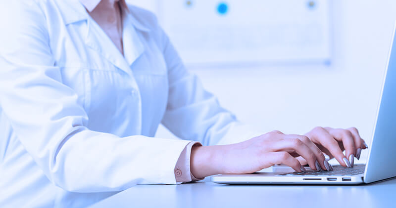 seo para medicos mesa medica